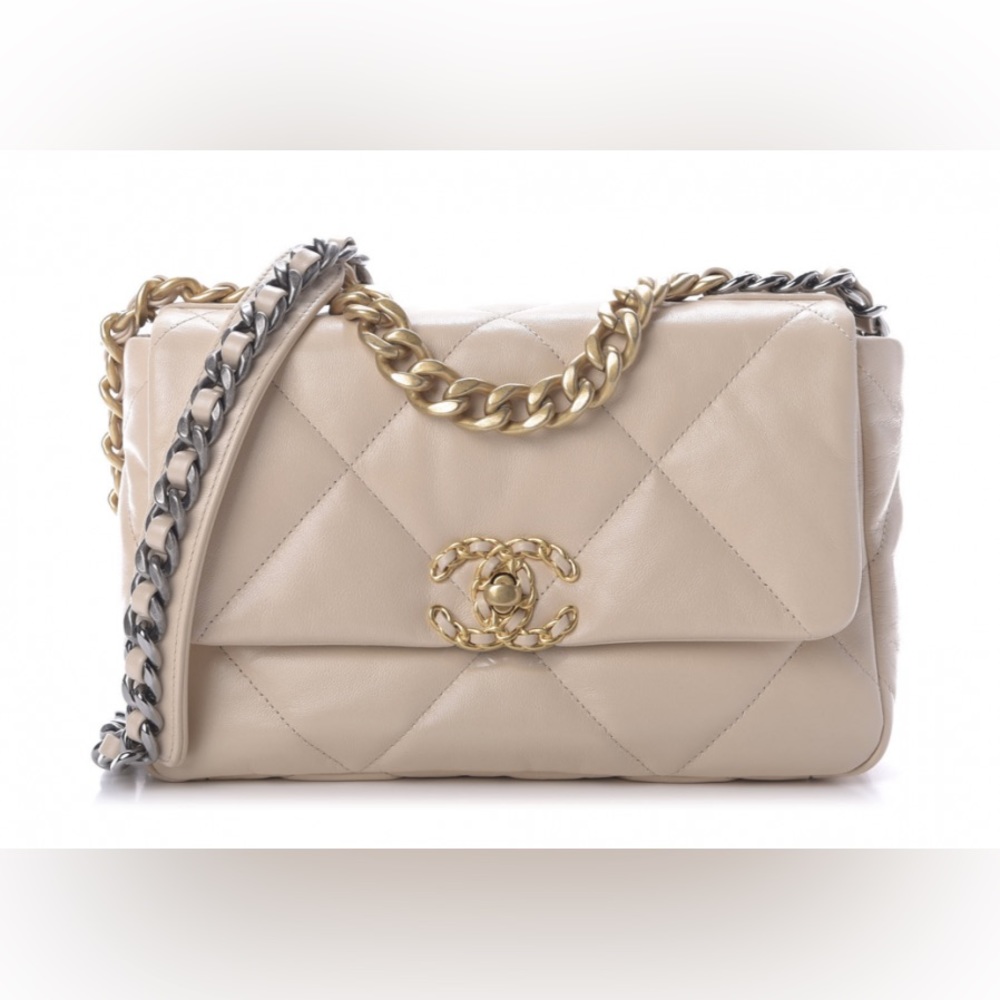 19 20b medium/large cream goatskin flap bag
